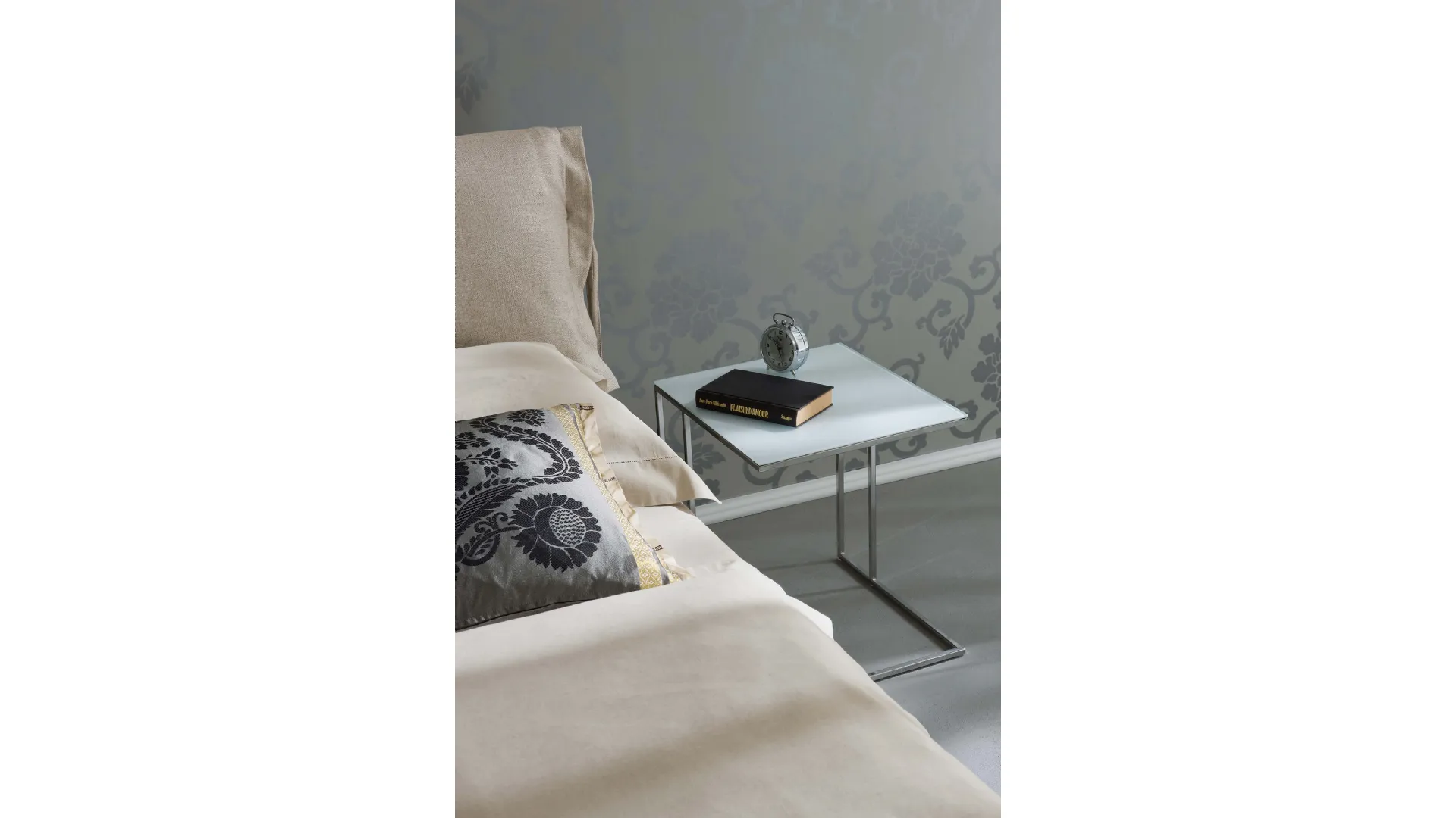 Letto matrimoniale in tessuto