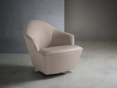 Poltrona in pelle girevole con base cromata