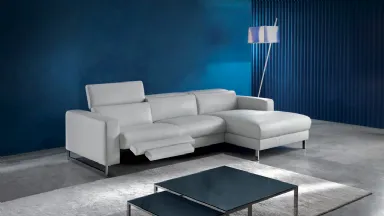 Divano in pelle con meccanismo relax